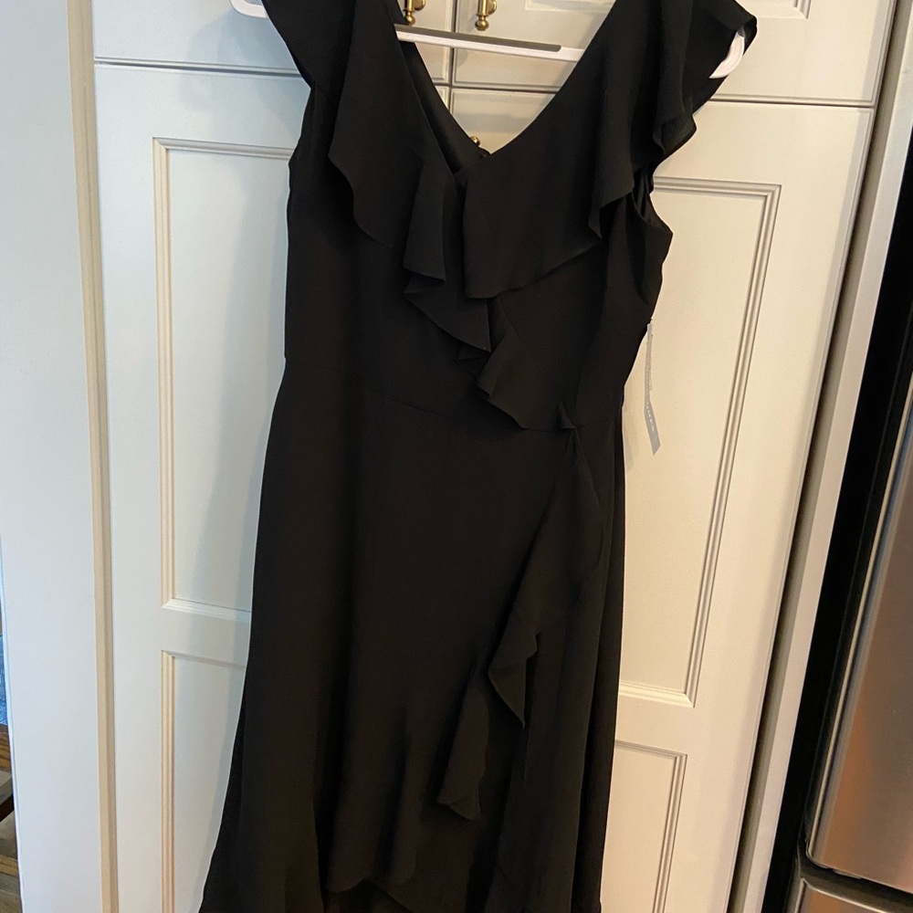 Black sleeveless dress
Size 8
New with tags
London Times